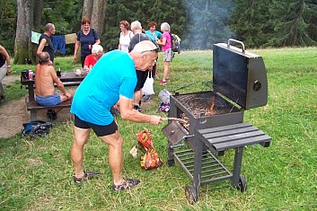 Mirek přešel od pily ke grilu. Copak to bude dobrého?