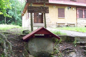 Skautská základna Seleška se studánkou