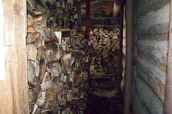 Dřevo na zimu je nachystáno.