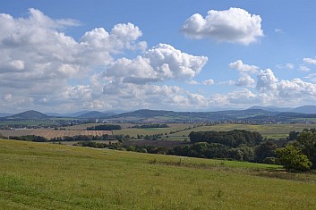 Nový Jičín s pozadím Beskydských vrcholků (IČ)