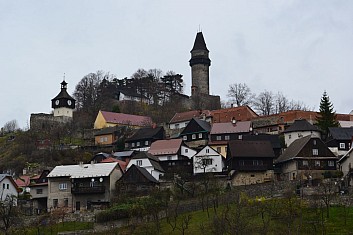 Hrad a podhradí (IČ)