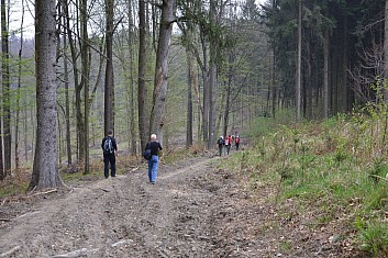 Ještě že nepršelo. To bychom tu asi zapadli. (IČ)