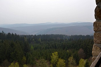 V dáli je vidět hrad Buchlov. Najdete ho? (IČ)