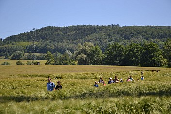 Cestou necestou, polem nepolem ... (IČ)