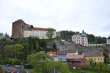 Hrad a zámek v Bečově nad Teplou - zastávka cestou do Aše
(IČ)