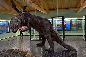 K Soosu patří i muzeum a expozice Dějiny země s modely dinosaurů (IČ)