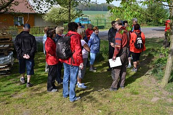 Vracíme se na základnu, abychom si poslechli zajímavý výklad (IČ)
