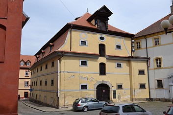 Starý špýchar na Františkánském náměstí (IČ)