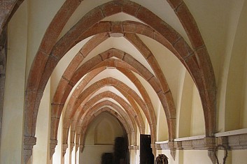 Chodba ve Františkánském klášteře (VČ)