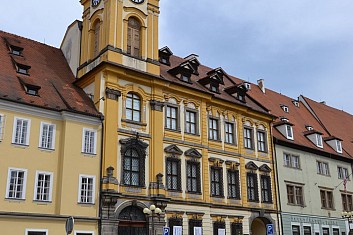 Brokní budova radnice (IČ)