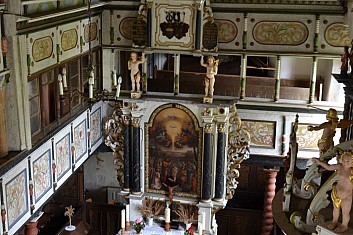 V prosklené oratoři nad oltářem sedávala šlechta (IČ)