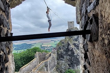 Provazolezci mezi Pannou a Babou