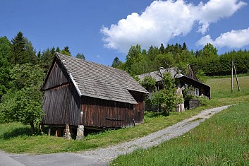 Ukázka místní architektury (IČ)