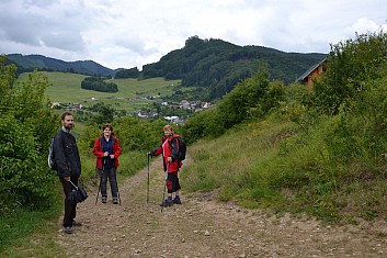 V dáli už je vidět hrad (IČ)