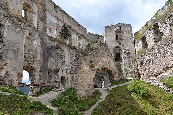 Nádvoří starého hradu (IČ)