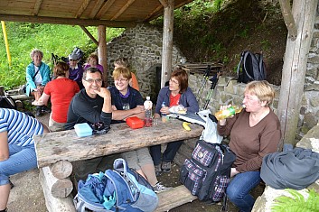 Vybalíme krabičky a skleničky ... (IČ)