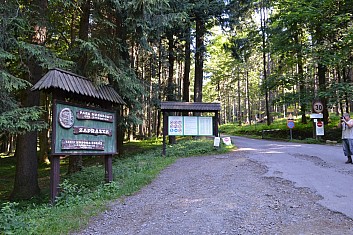 Vítají nás Bledne skaly (IČ)