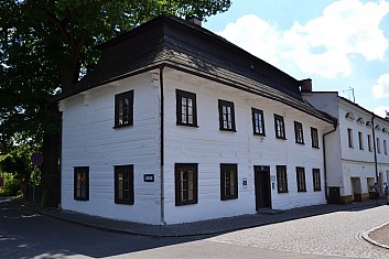 Stará škola (IČ)