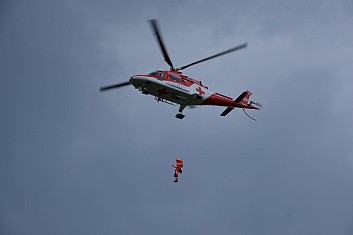 Blíží se bouřka a zraněná polská turistka potřebuje pomoc (IČ)