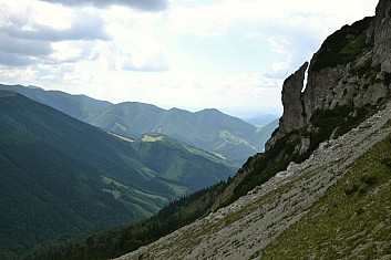 Pěkný sešup. Musíme se držet cesty. (IČ)