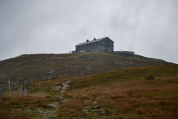 Máme namířeno k chatě Alois Günther Haus na hoře Stuhleck (IČ)