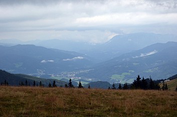 Zatím je trochu vidět i okolní krajina (IČ)