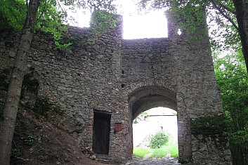 Vstupujeme do hradního areálu (IČ)