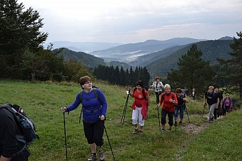 V údolí se mlha válí, nikdo z nás však nezahálí (IČ)