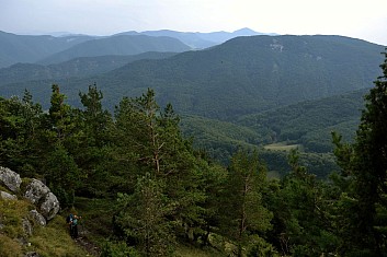 Za námi se otvírá panorama Strážovských vrchů (IČ)