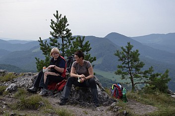 Jsme nahoře, tak v klidu posvačíme (IČ)
