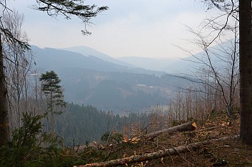 Výhled na Travný cestou do Morávky (IČ)