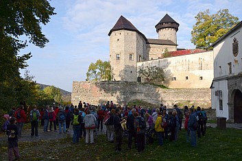 Shromažďujeme se před hradbami (IČ)