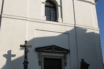 Do hradního komplexu patří kostel sv. Augustina (VČ)