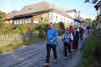 První část výpravy se vydává na trasu přímo od hradu (IČ)
