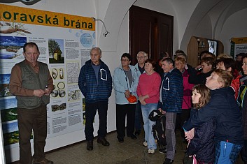 Začínáme přednáškou o činnosti stanice (IČ)