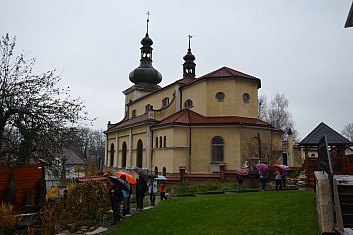 Za stálého deště se vydáváme do venkovní části (IČ)