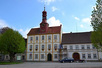 Radnice v obci Železnice (IČ)