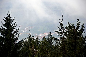 Je odtud vidět i Březová (poblíž naší chaty) (IČ)
