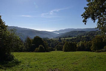 Bílé Karpaty přechází v Biele Karpaty (IČ)