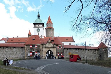 (KM)