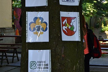 Je potřeba zviditelnit organizátora a sponzory (IČ)