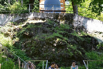 Odpočinek pod polštářovými lávami ve Straníku (IČ)
