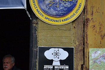 Pod názvem &#039;Spojovací kabelové útvary&#039; se skrýval sklad atomových zbraní (IČ)