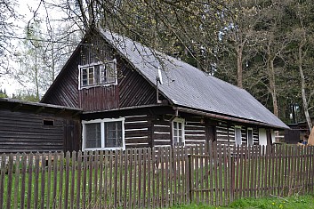 Zvláště cenné roubené stavení čp. 50 (radí turistická mapa) (IČ)
