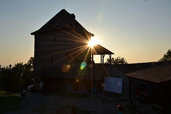 Slunce už se sklání k obzoru (IČ)