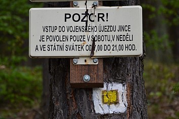 Zatím tu platí podmínky pro vstup do vojenského újezdu (IČ)
