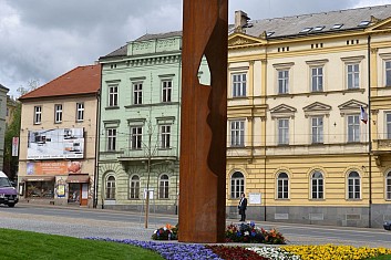 Nově vybudovaný památník generála Pattona (IČ)