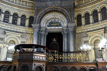 Pokračujeme prohlídkou synagogy (IČ)