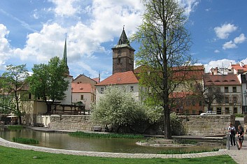 Vodárenská věž nad Mlýnskou strouhou (VČ)