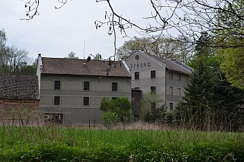 Sýkorův mlýn často navštěvoval básník J. V. Sládek (IČ)